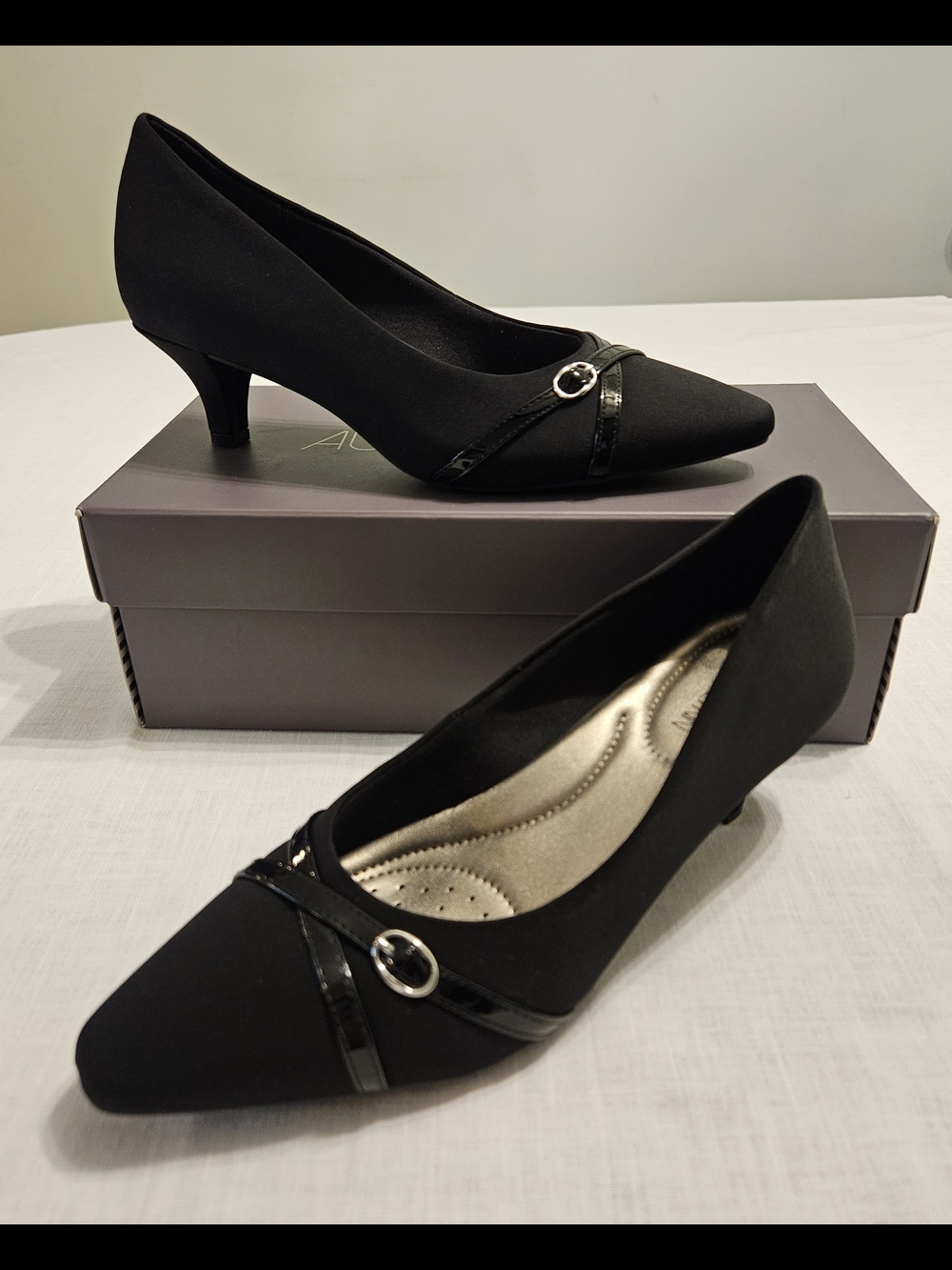 Black Pointed-Toe Mid Kitten Heel Pumps with Patent Trim